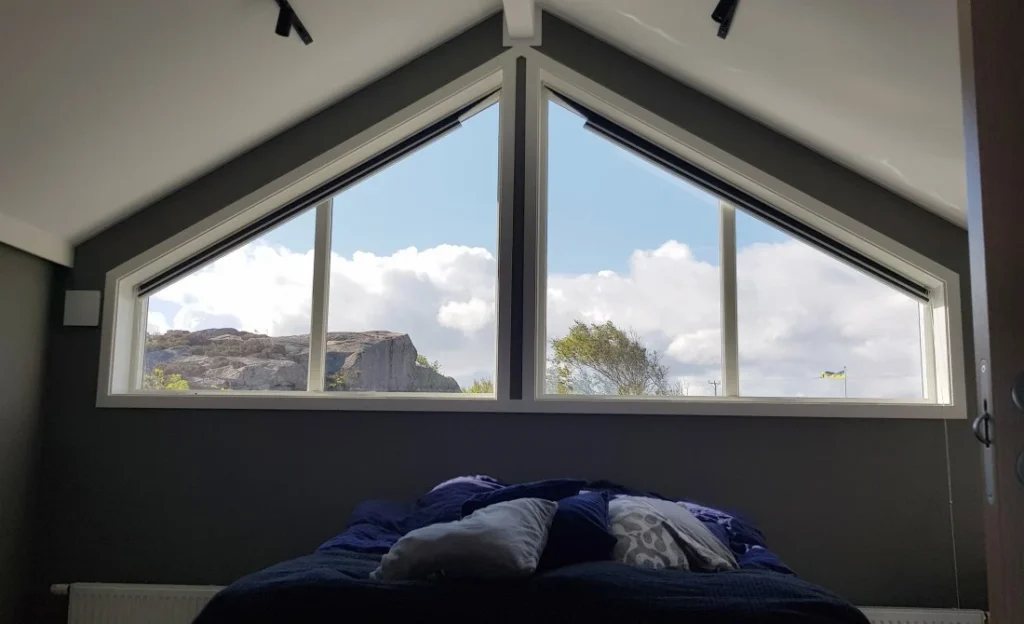 Mörkläggande Duettegardiner för lutande fönster