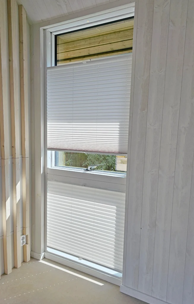 Plisségardin flex, vit väv